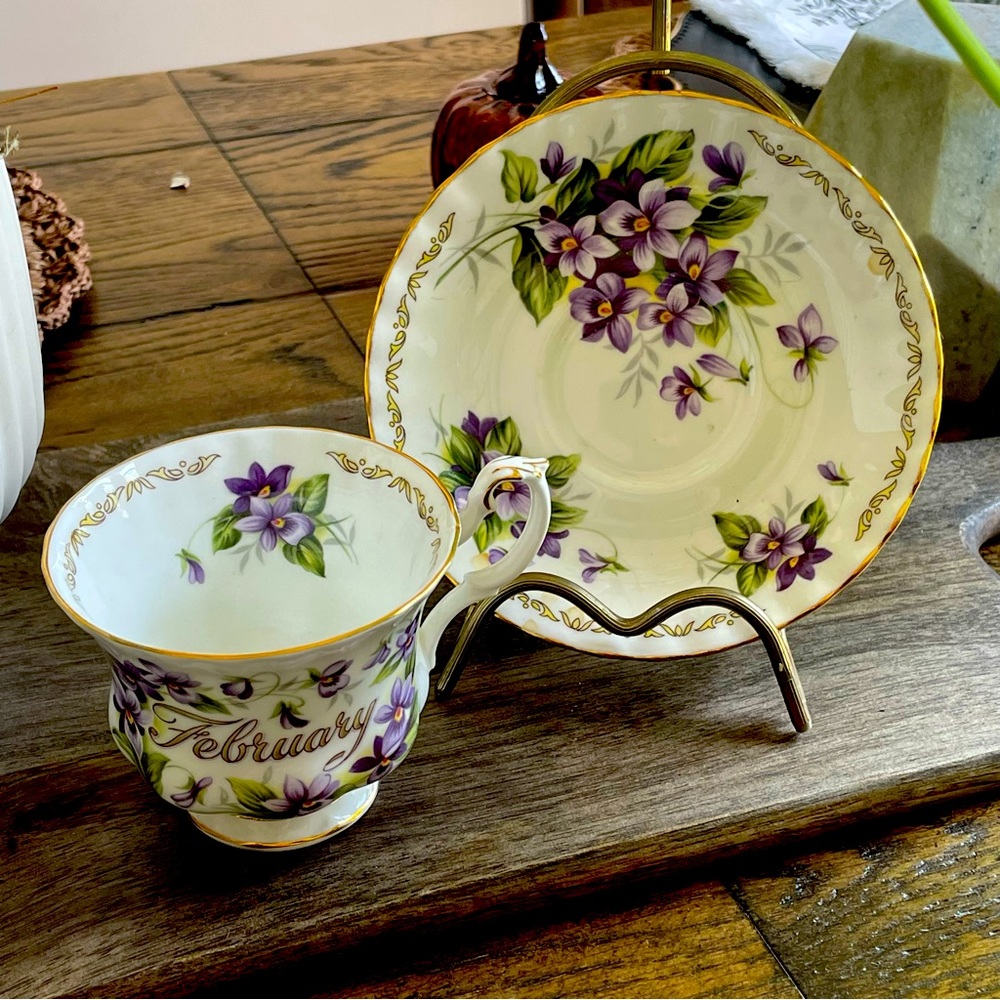 Golden Crown E & R Bouquet of the Month Tea Cup& Saucer VIOLET England